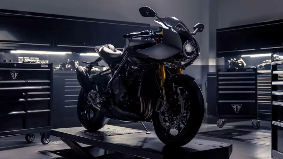 تريومف اسپيد تريپل 1200 RR برايتلينگ ليميتد اديشن