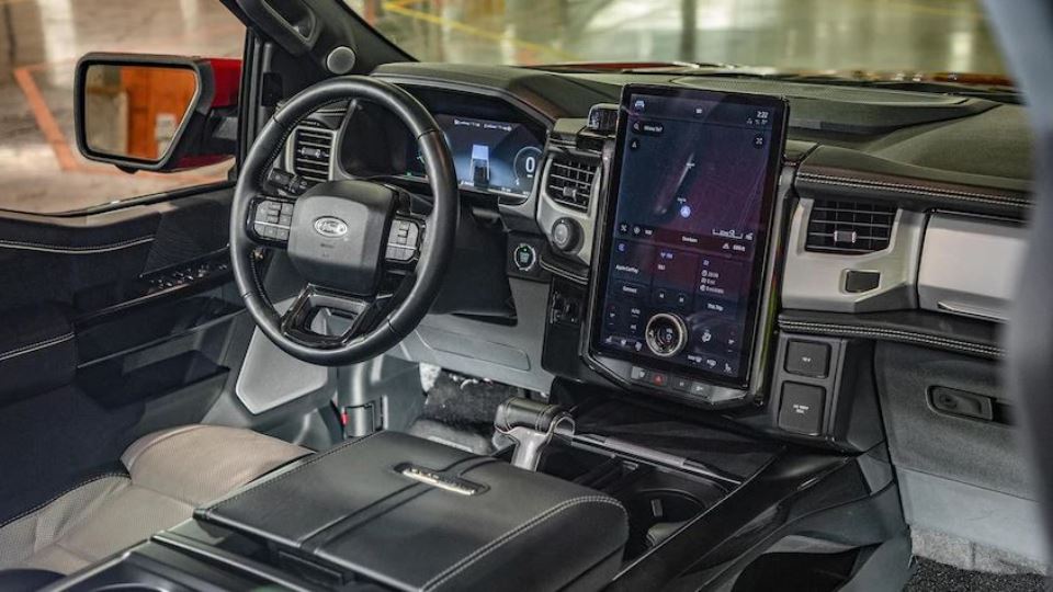 کابین فورد F-150 لایتنینگ