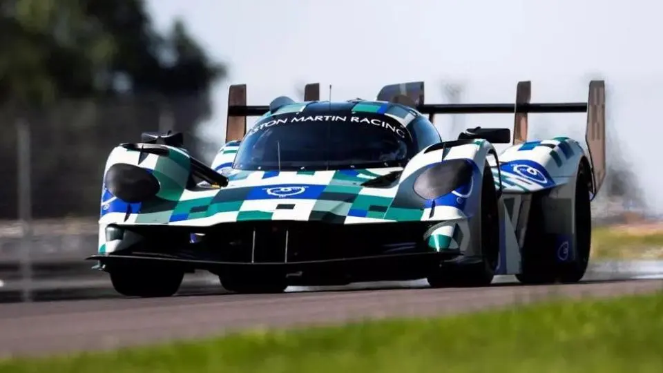 استون مارتين والکايري AMR LMH