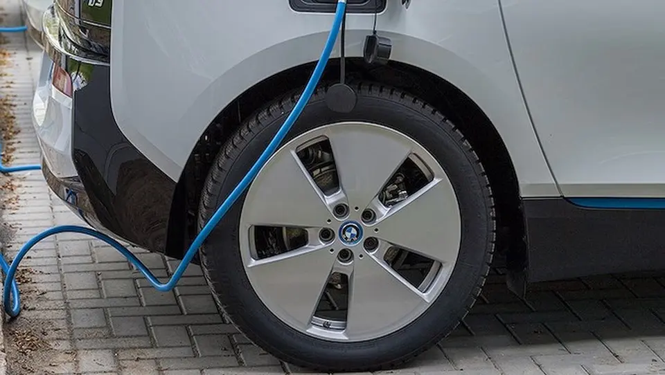 2 - رینگ 19 اینچ استاندارد ب‌ام‌و i3