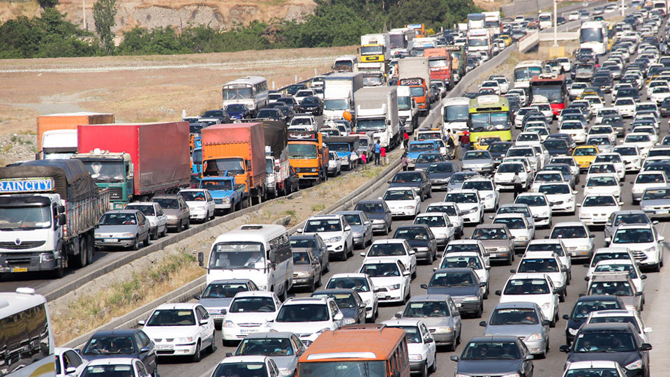 براساس آمارهای سال 1402، بیش از 27 میلیون خودرو در جاده‌های کشور درحال ترددند که از این تعداد، حدود 25 میلیون خودرو از محصولات ایران خودرو (13 میلیون دستگاه) و سایپا (12 میلیون دستگاه) هستند.