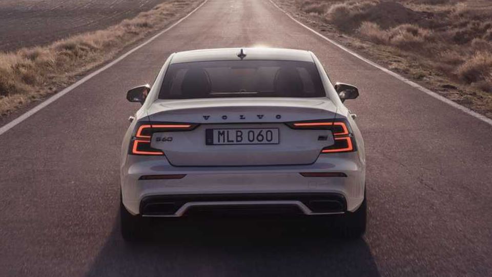 ولوو S60 Black Edition