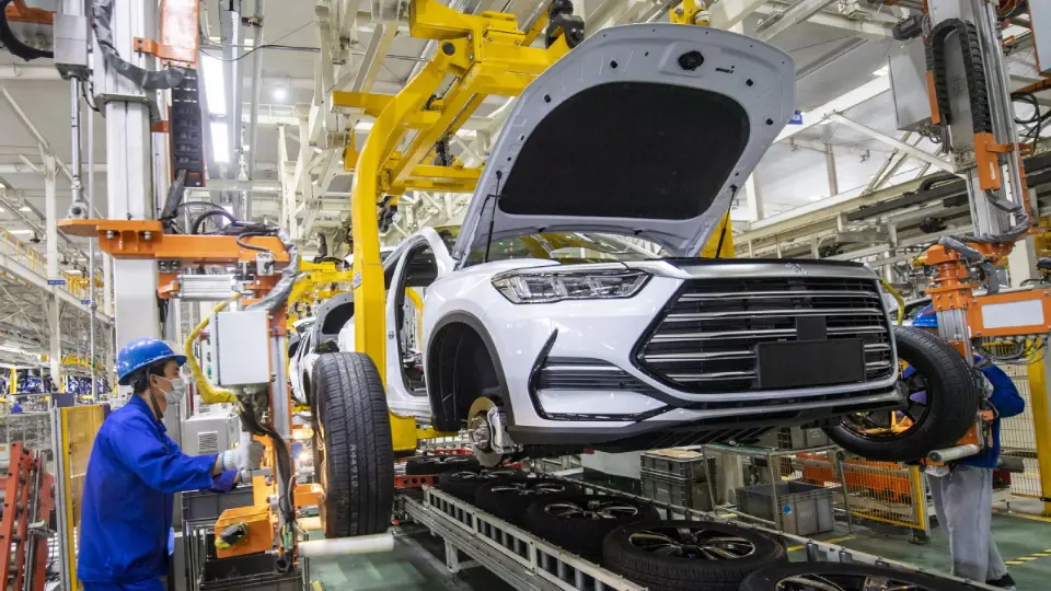 بي واي دي سومين خودروساز ارزشمند جهان شد