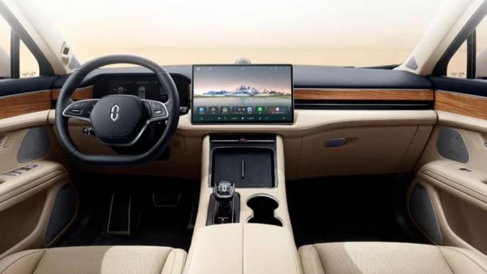 آیتو M5 EV کراس‌اوری برقی از سرس و هواوی