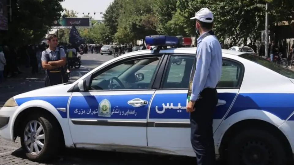 5 نمره منفي براي عبور خودرو از چراغ قرمز