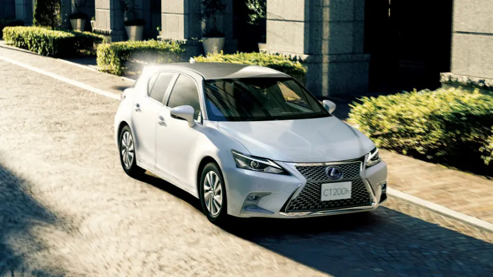 لکسوس CT200h