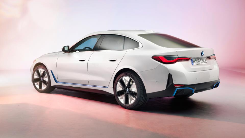 ب‌ام‌و i4 مدل 2022