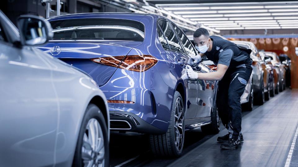 توقف خط تولید مرسدس بنز به خاطر کمبود تراشه نیمه هادی