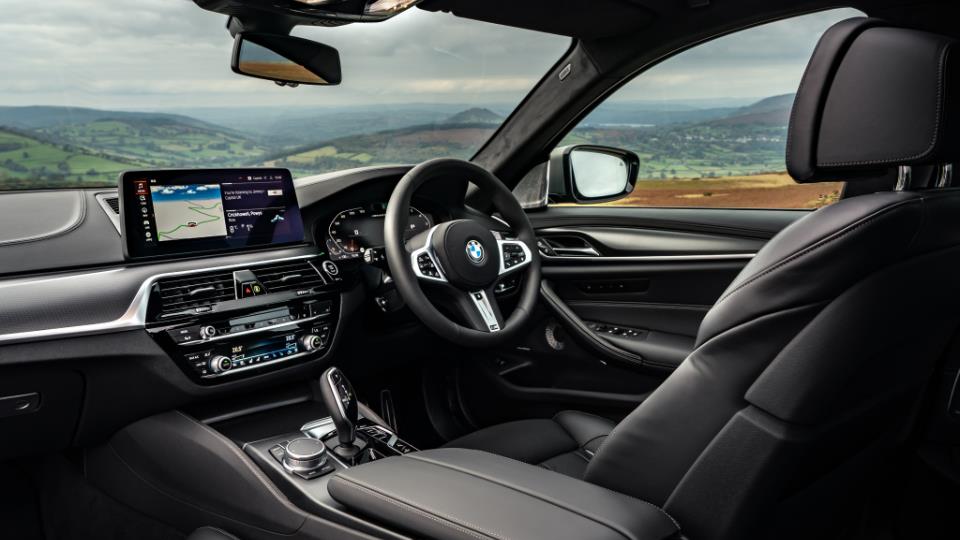 بررسی آپشنهای ب ام و سری 5