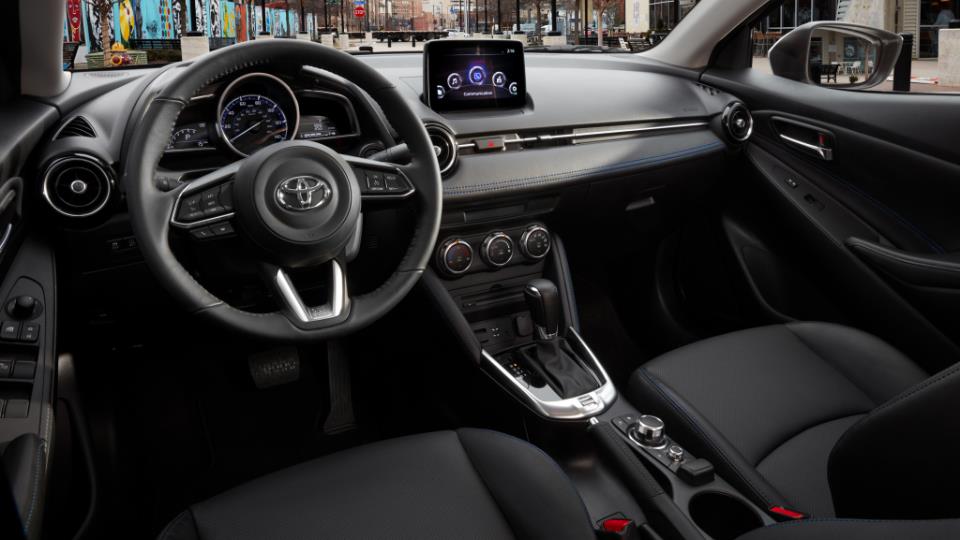 بررسی آپشنهای تویوتا یاریس سدان