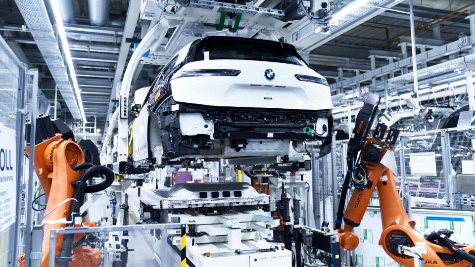 ب‌ام‌و آمار فروش سال 2022