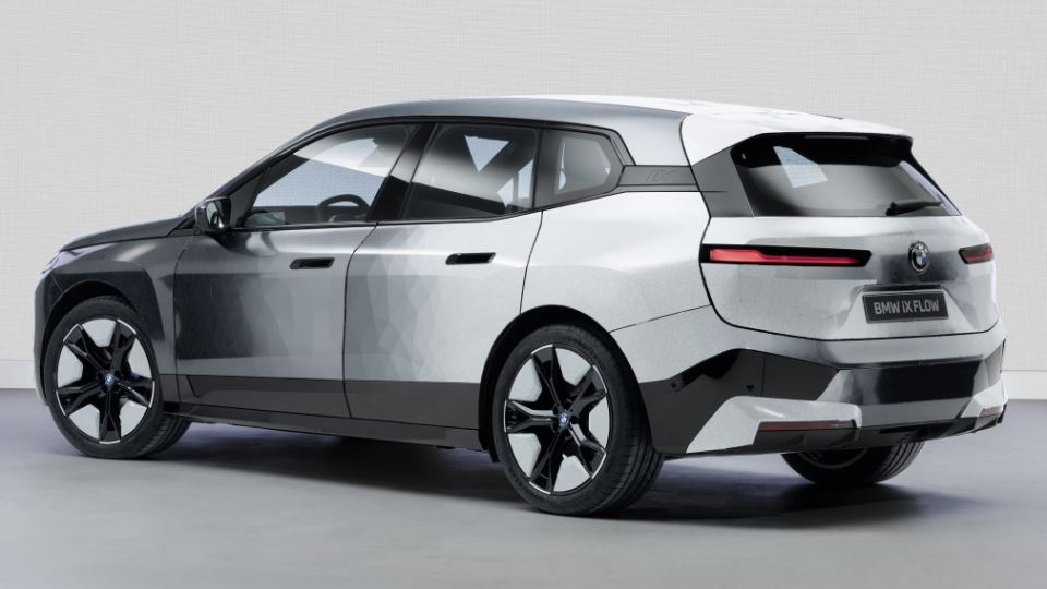 کانسپت ب‌ام‌و iX Flow در CES 2022 خودرویی با قابلیت تغییر رنگ