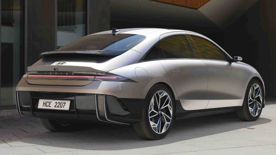 هیوندای آیونیک 6