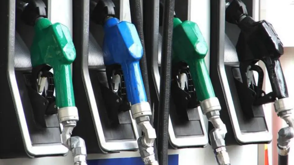 افزايش قيمت بنزين سوپر لغو شد