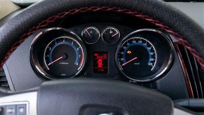 سرعتسنج و کیلومتر شمار دنا