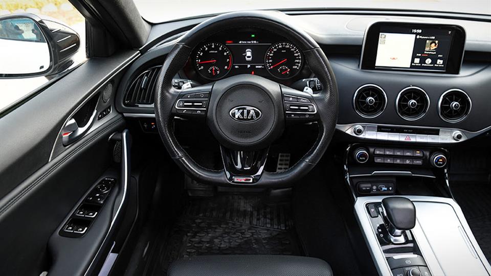 کابین کیا استینگر