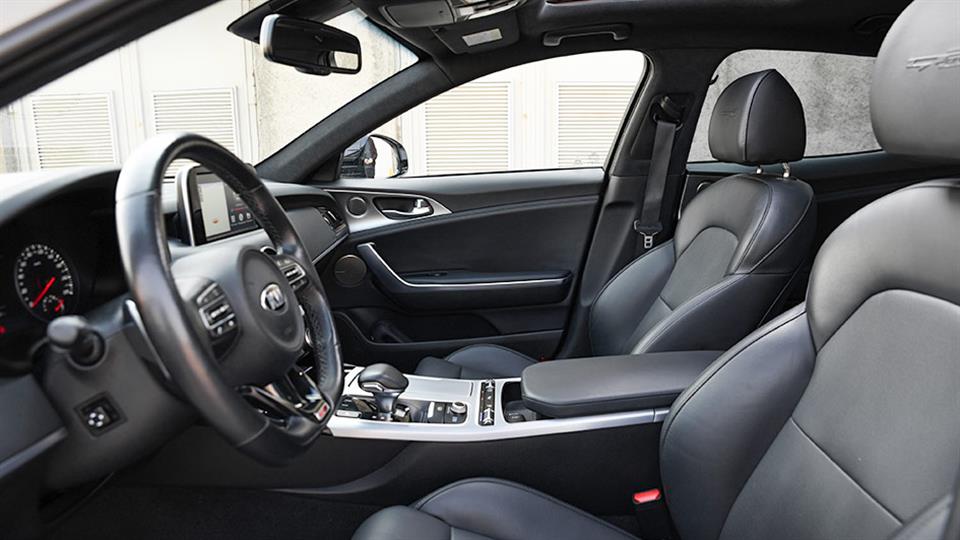 صندلیهای ردیف جلو کیا استینگر