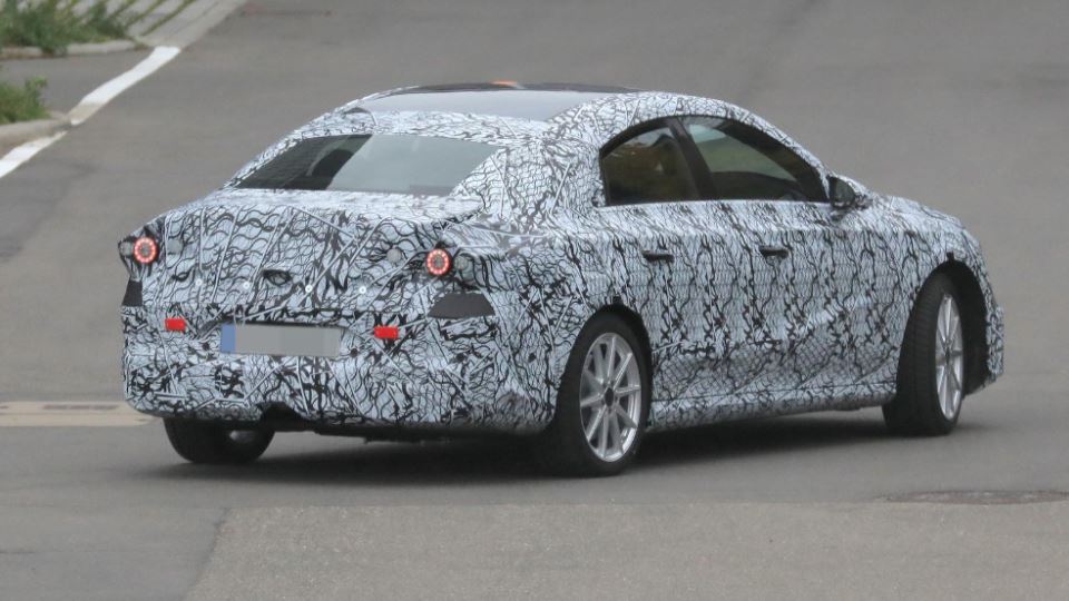 مرسدس بنز EQC سدان