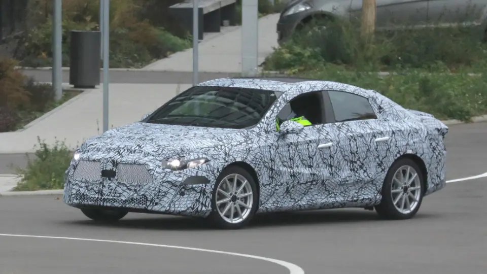 مرسدس بنز EQC سدان