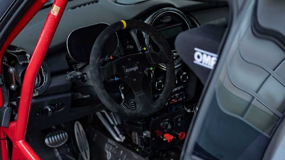 بازگشت مینی به مسابقات استقامات - Mini John Cooper Works by Bulldog Racing