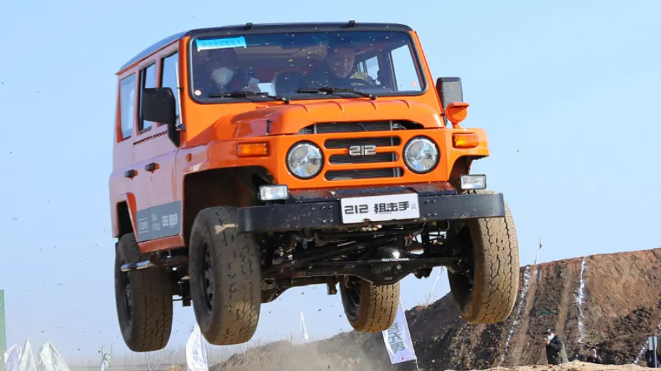 بائو BJ212 شاسيبلند قديمي چيني