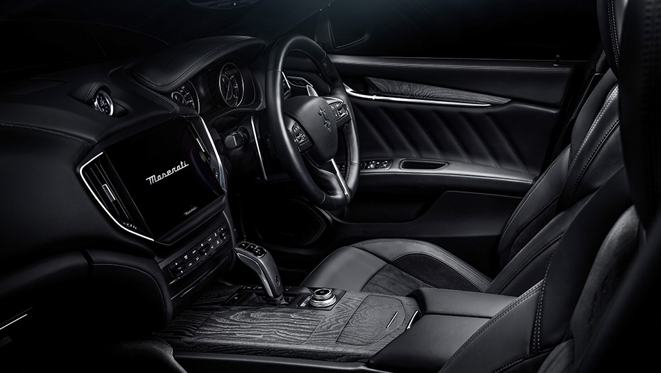 کابین نسخه خاص از مازراتی گیبلی با همکاری هنرمند و طراح لباس ژاپنی