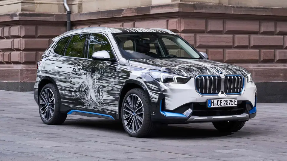 خودروي هنري براساس بامو iX1