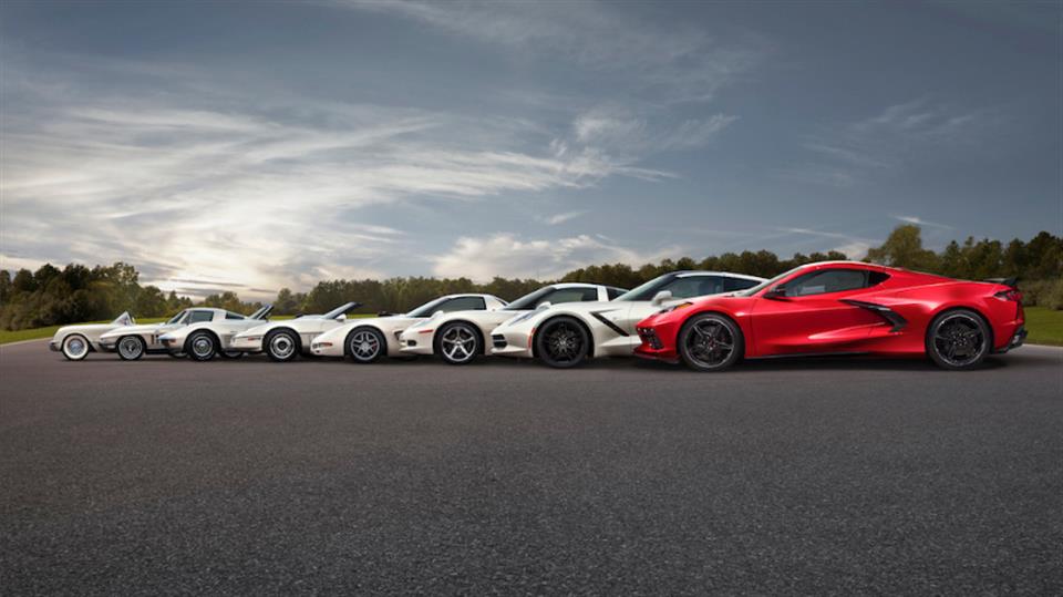 هشت نسل مختلف شورولت کوروت در کنار هم