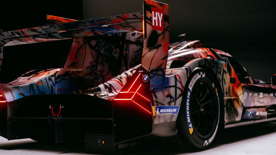 بیستمین خودروی هنری ب ام و M هیبرید #20