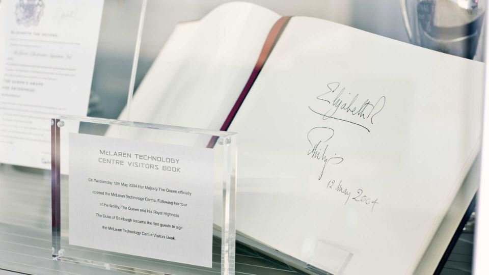 معرفی نسخه‌ای خاص از مک‌لارن آرتورا برای ادای احترام به ملکه بریتانیا