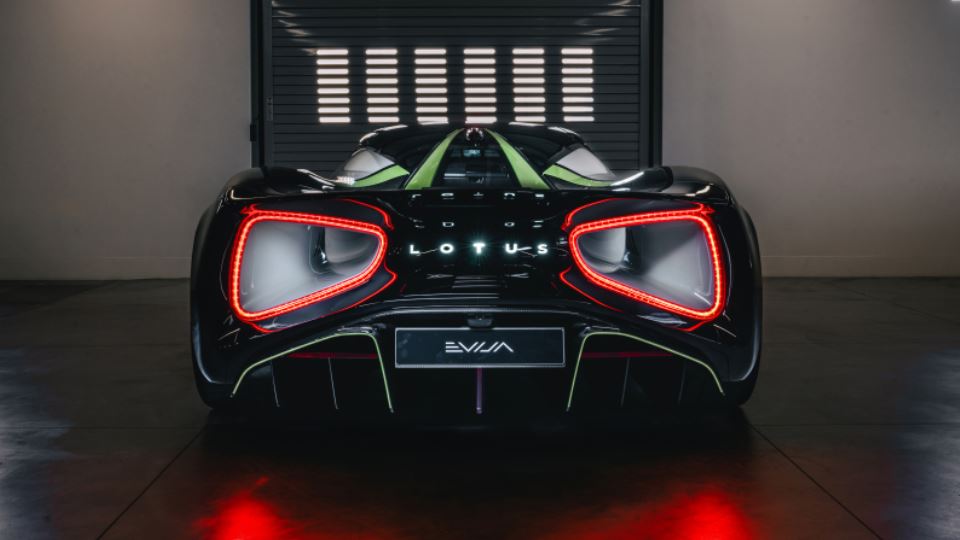 لوتوس اوایا جنسون باتن