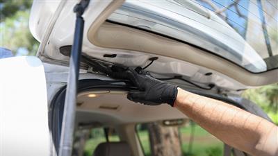 بررسی بدنه خودروی کارکرده توسط کارشناس