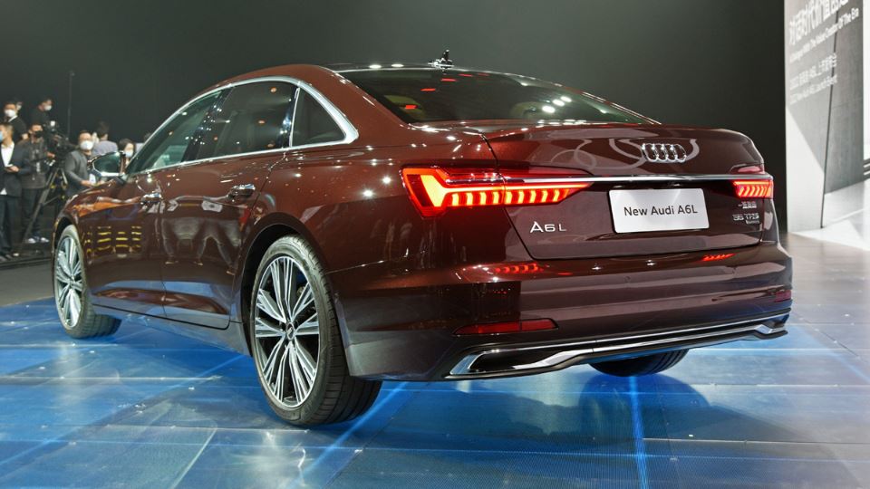 طراحی نمای عقب آئودی A6 L