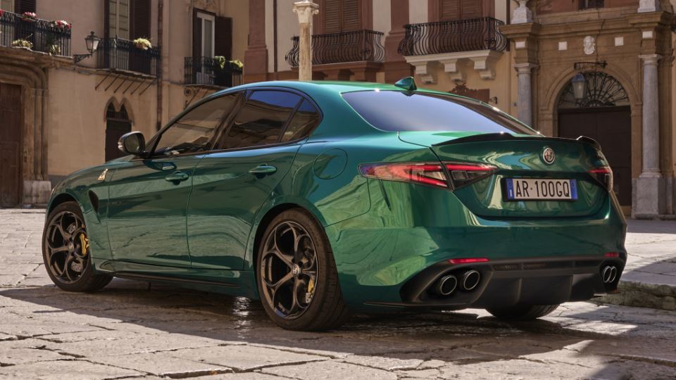 2024 آلفارومئو جولیا کوادریفولیو