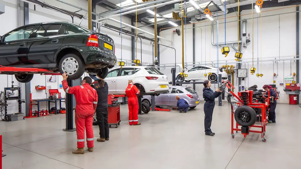 الزام ايجاد نمايندگي براي واردکنندگان خودرو