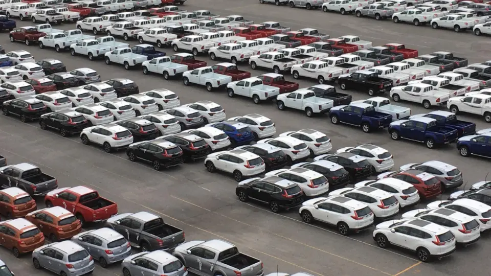 واردات خودرو به مناطق آزاد بدون سقف قيمتي