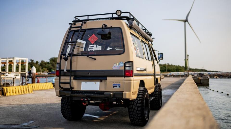 آماده سازی ون میتسوبیشی دلیکا برای آفرود