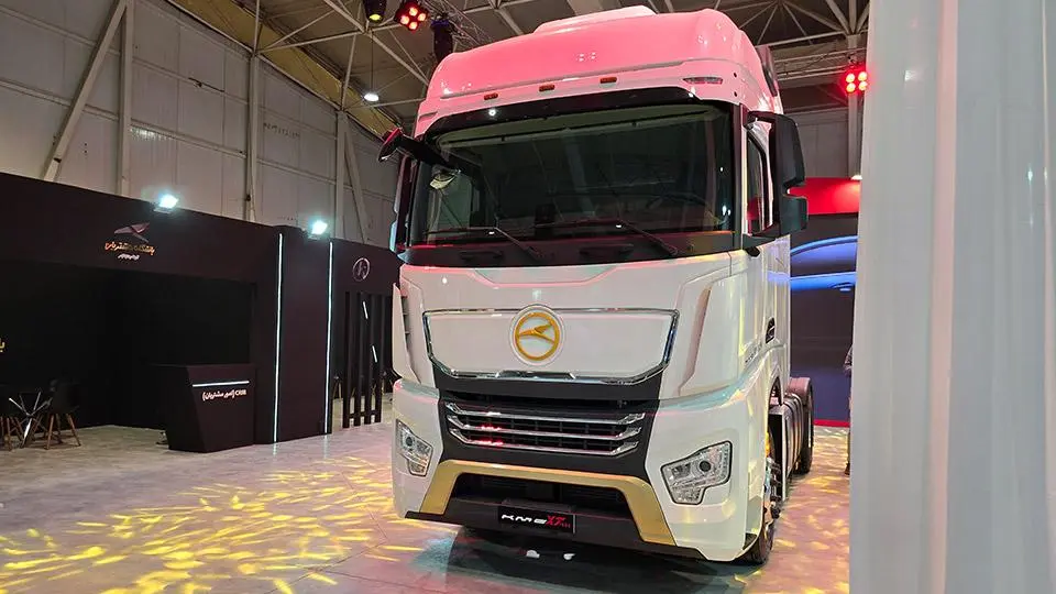 کاميون کشنده کي ام سي XT1856