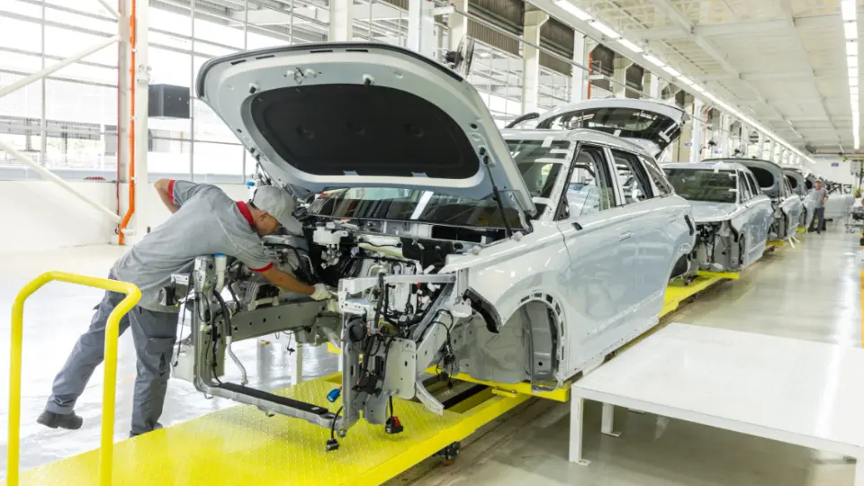 ترخيص قطعات وارداتي براي تکميل خودروهاي ناقص