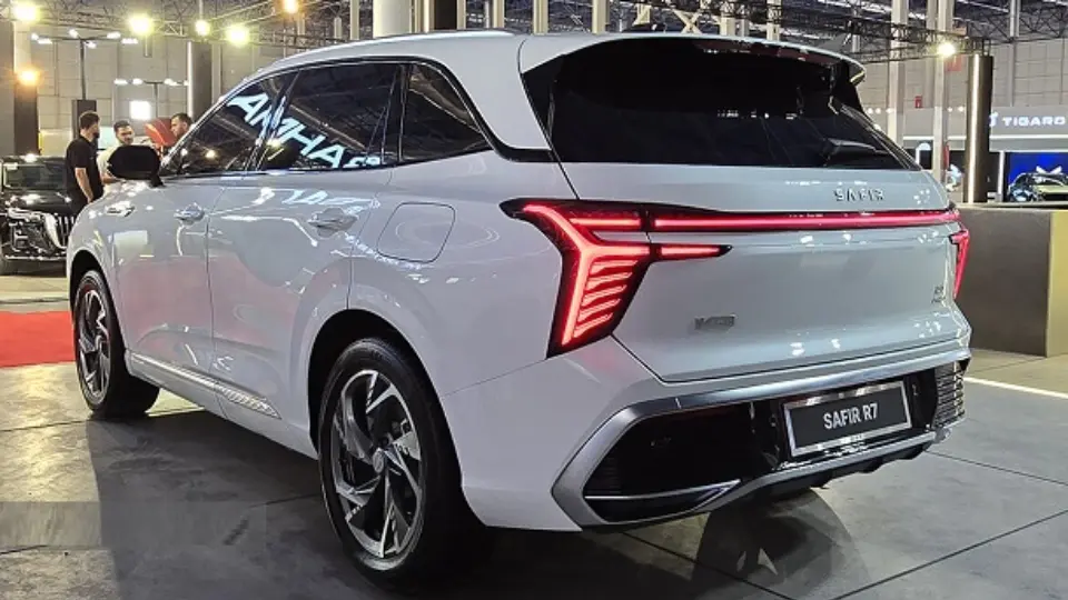 خدمات ايران خودرو براي خودروهاي هيبريدي کليد خورد