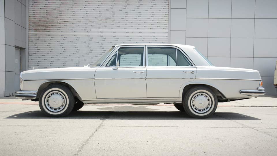 طراحی نمای کنار مرسدس‌بنز W108 مدل 1970