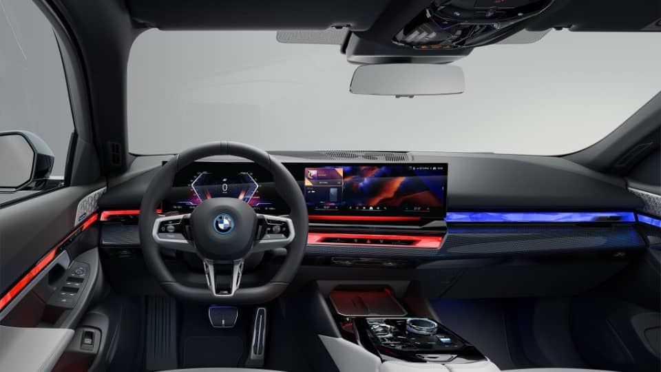 ب‌ام‌و سری 5 تورینگ 2025