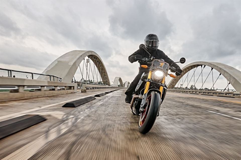 موتورسیکلت ایندین FTR x RSD سوپر هولیگان