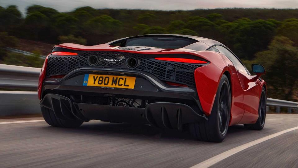 شارژ موتور الکتریکی مک لارن آرتورا