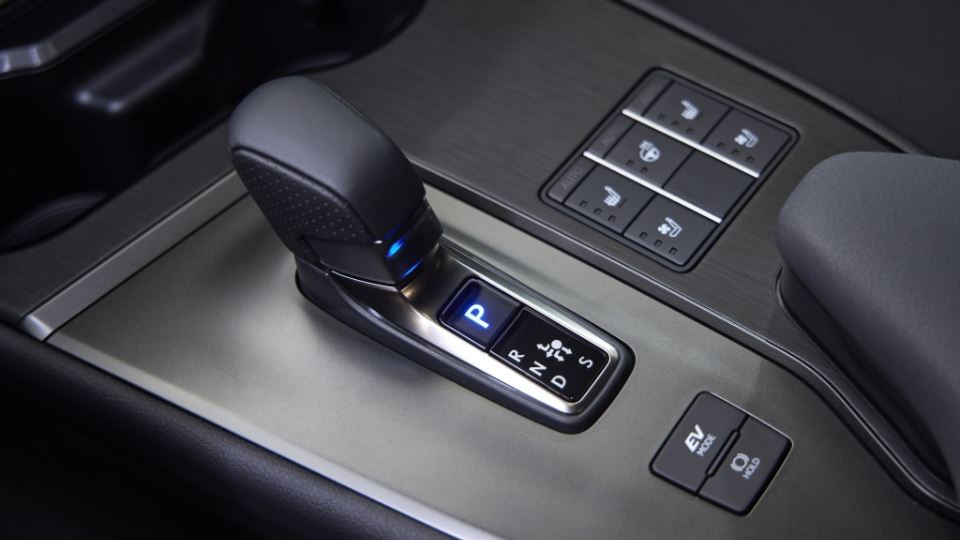 2025 لکسوس UX300h