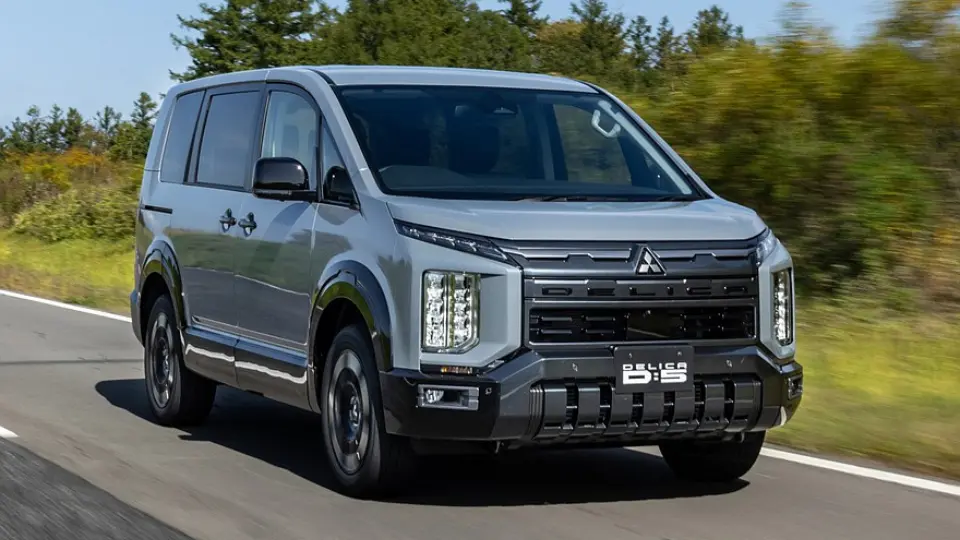 ميتسوبيشي دليکا D5