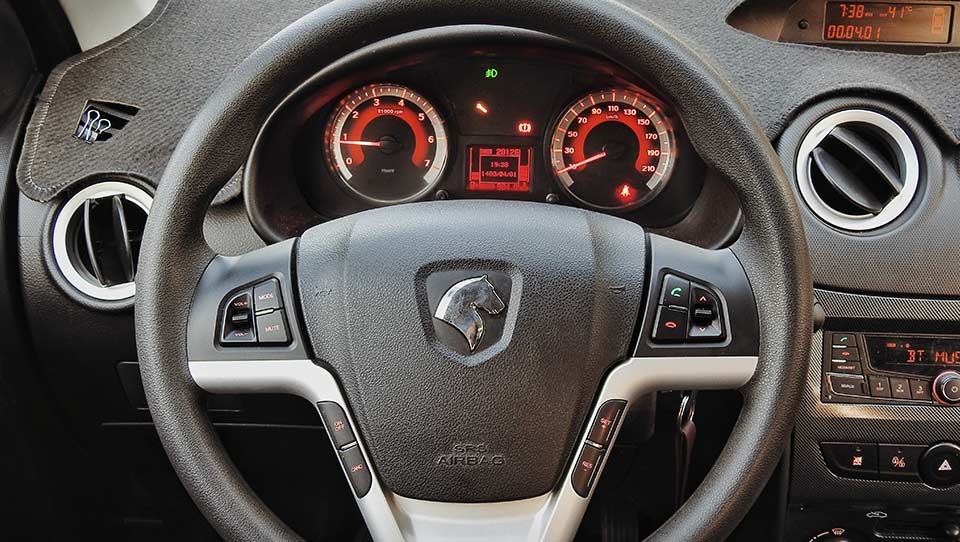 کابین و فرمان رانا پلاس