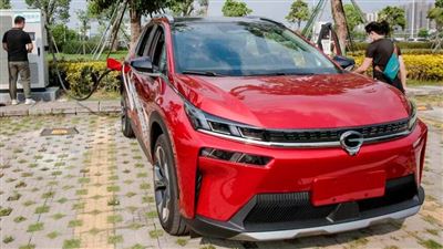 کراس اور برقی چینی گک آیون V با قابلیت شارژ سریع