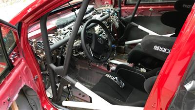 آماده‌سازی تویوتا پریوس برای مسابقات رالی 