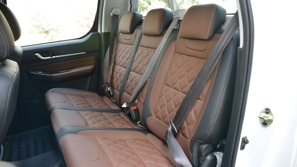 صندلی های ردیف عقب کابین پیکاپ فوتون تونلند نیوفیس ایران خودرو دیزل